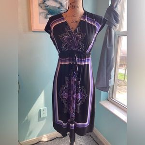 Women’s casual dress size 8. To the knee.